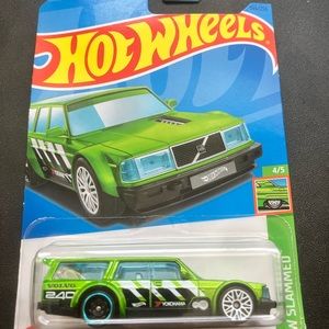HOT WHEELS VOLVO 240 DRIFT WAGON